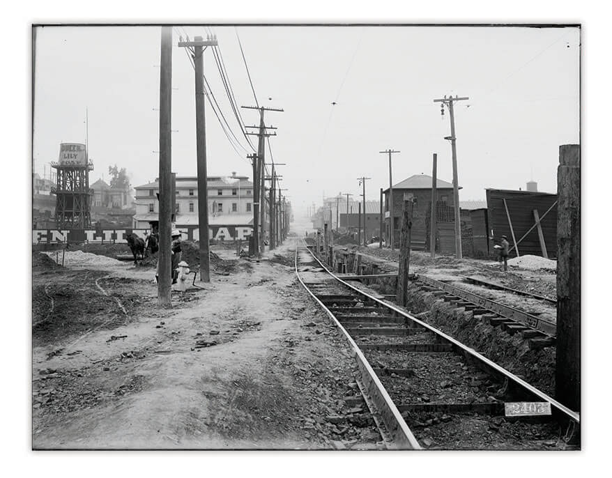 Black and white photo: Looking west on 17th Street at Carolina Street on October 11, 1909